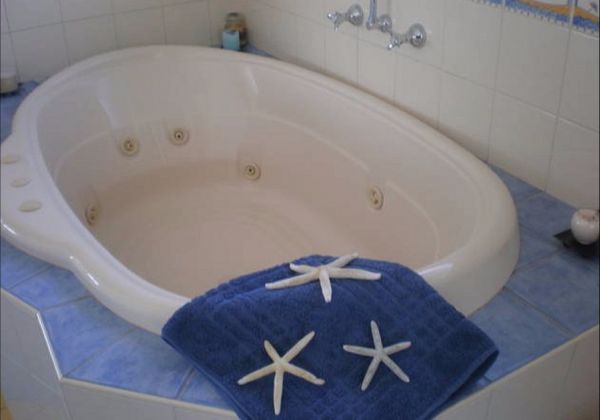 A Blue Point House Jervis Bay Logo and Images